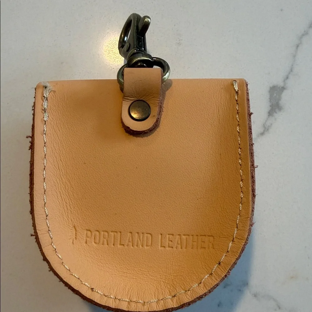 Portland Leather Flower AirPod Keychain Pouch - Picture 4 of 6